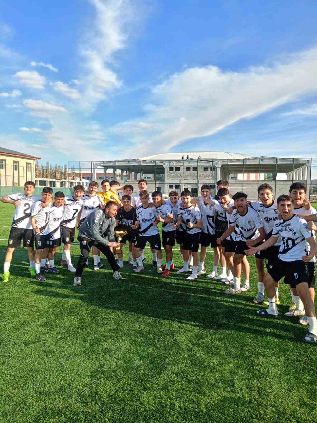 Kocasinan Şimşekspor, U16 T&uuml;rkiye Şampiyonasında ikinci tura y&uuml;kseldi
