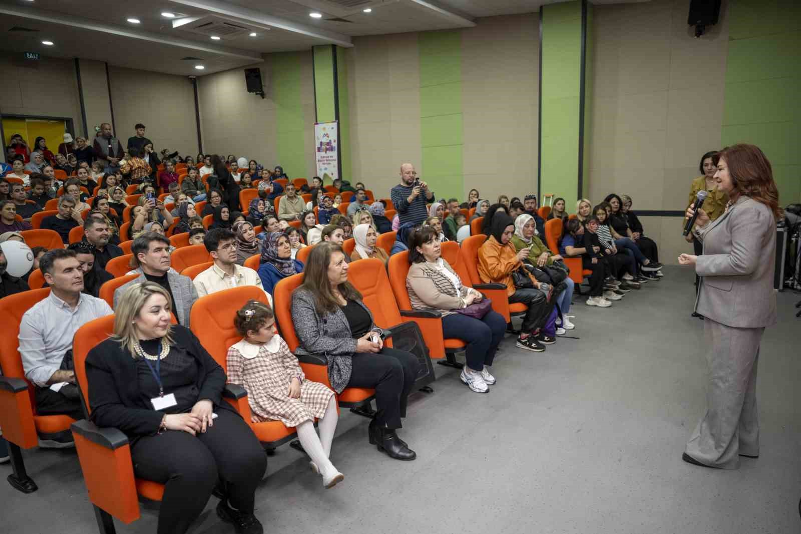 Minik yetenekler sahne aldı, bahar şenliği renkli geçti