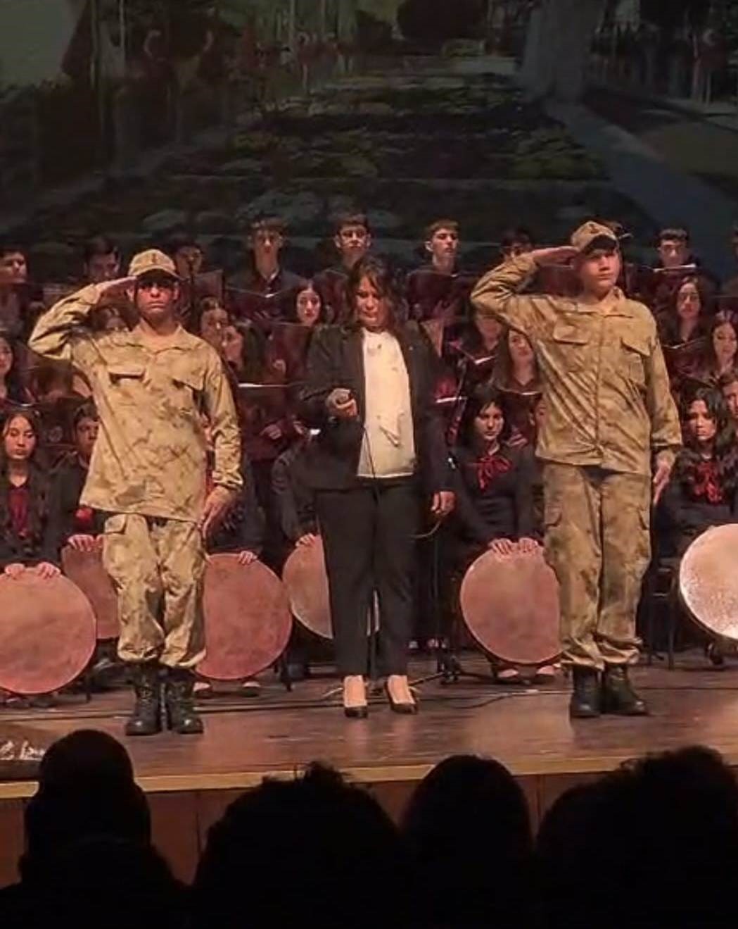 111 genç yürekten dev Çanakkale Oratoryosu