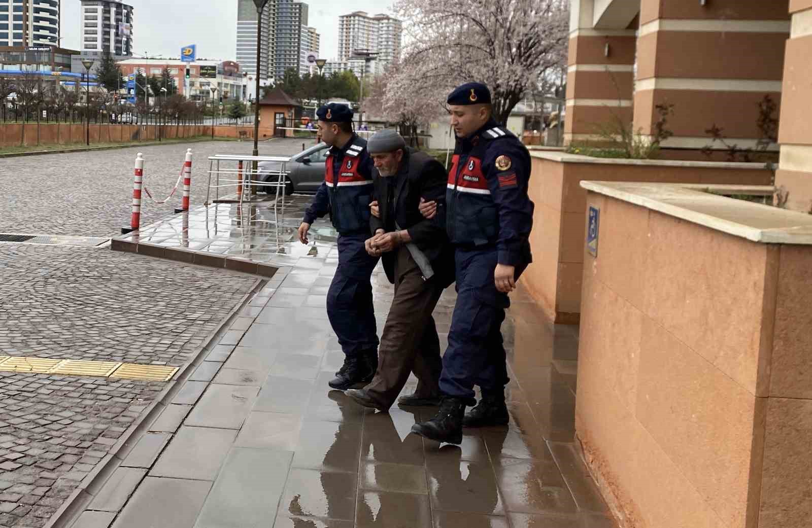 Oğlunu tüfekle öldüren baba tutuklandı