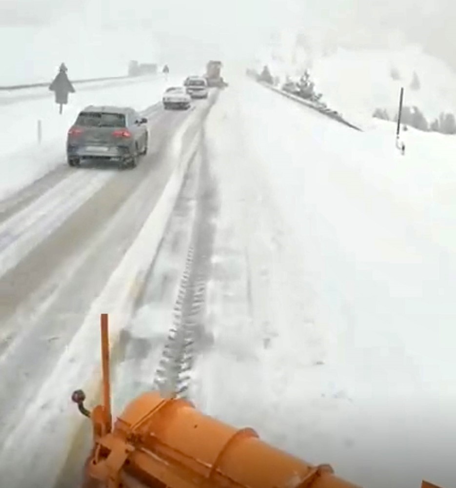 Antalya-Konya karayolunda kar etkisini sürdürüyor