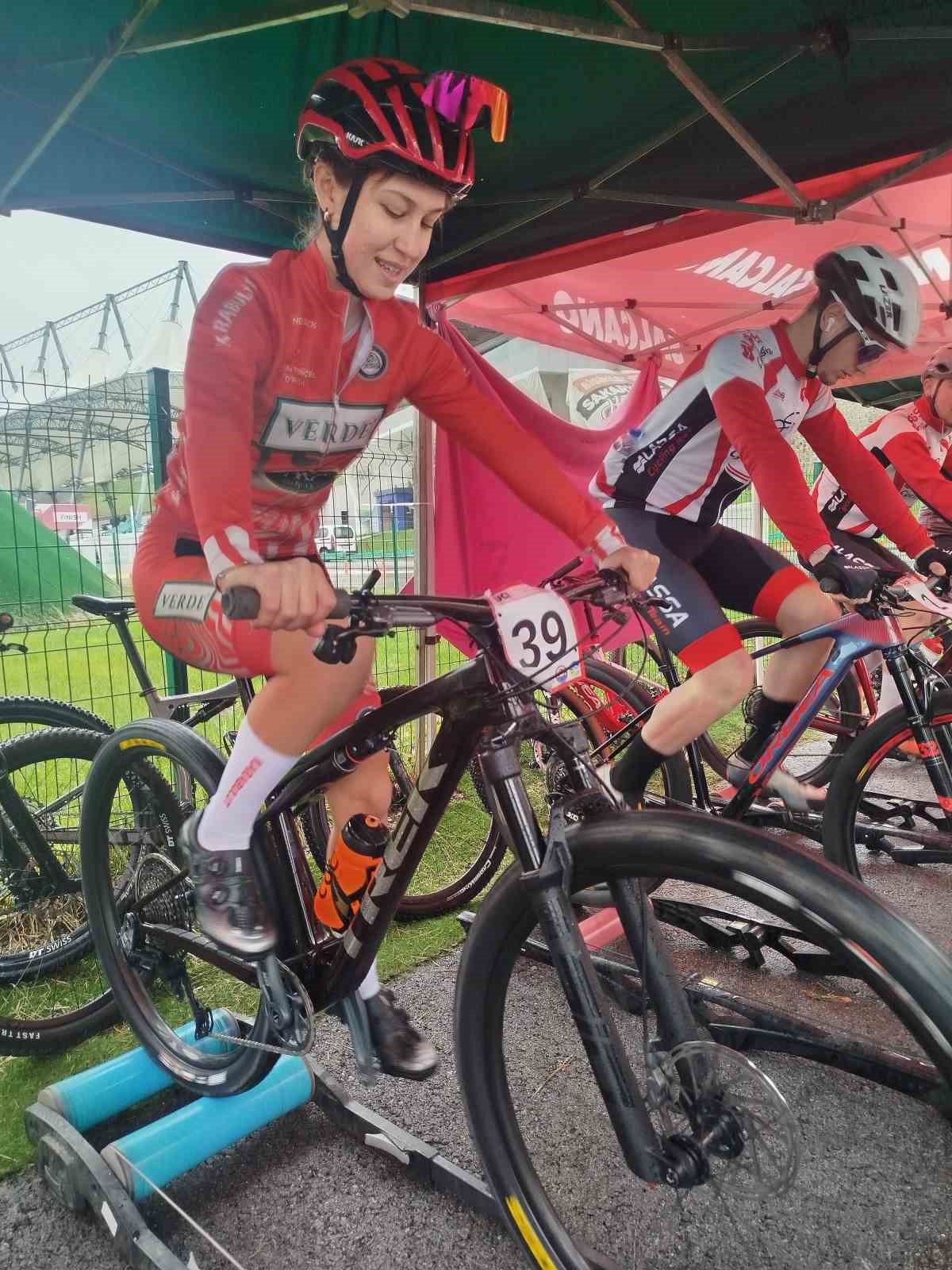 Manisalı bisiklet sporcusu Nazife Tunçel dünya yolcusu