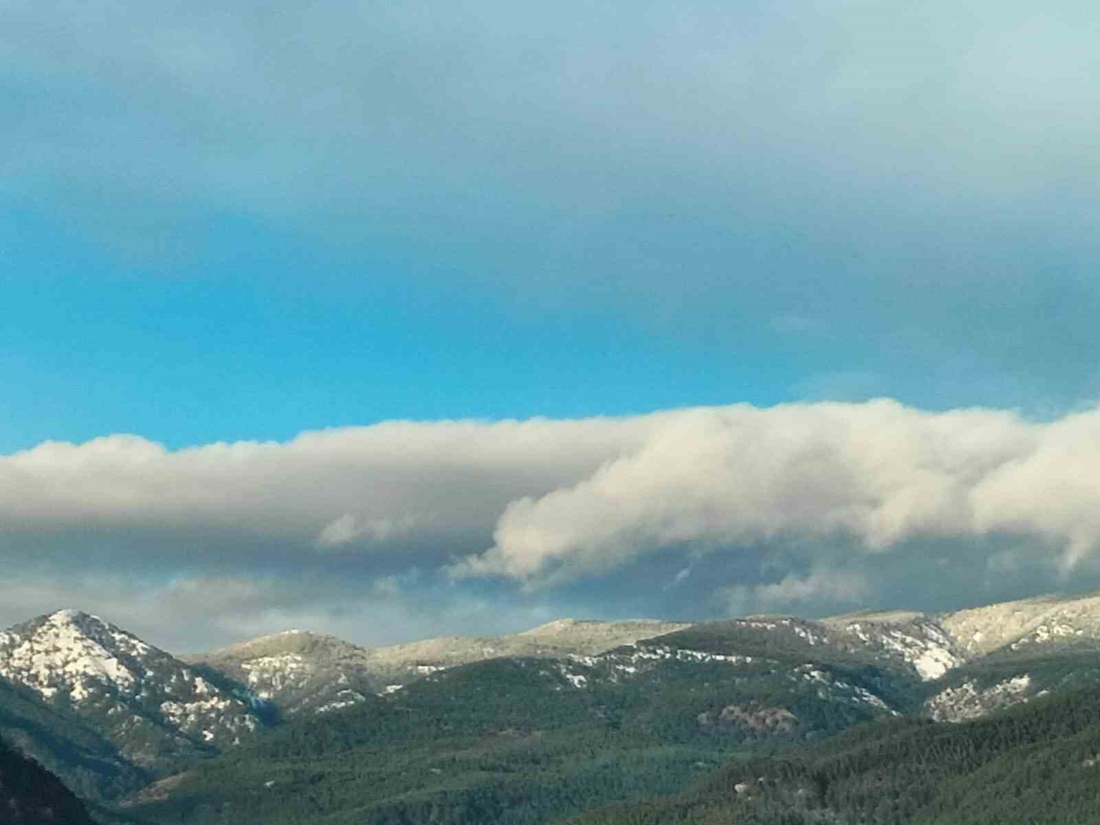 K&ouml;yceğiz Sandras Dağı&rsquo;na Mart ayının sonunda kar yağdı
