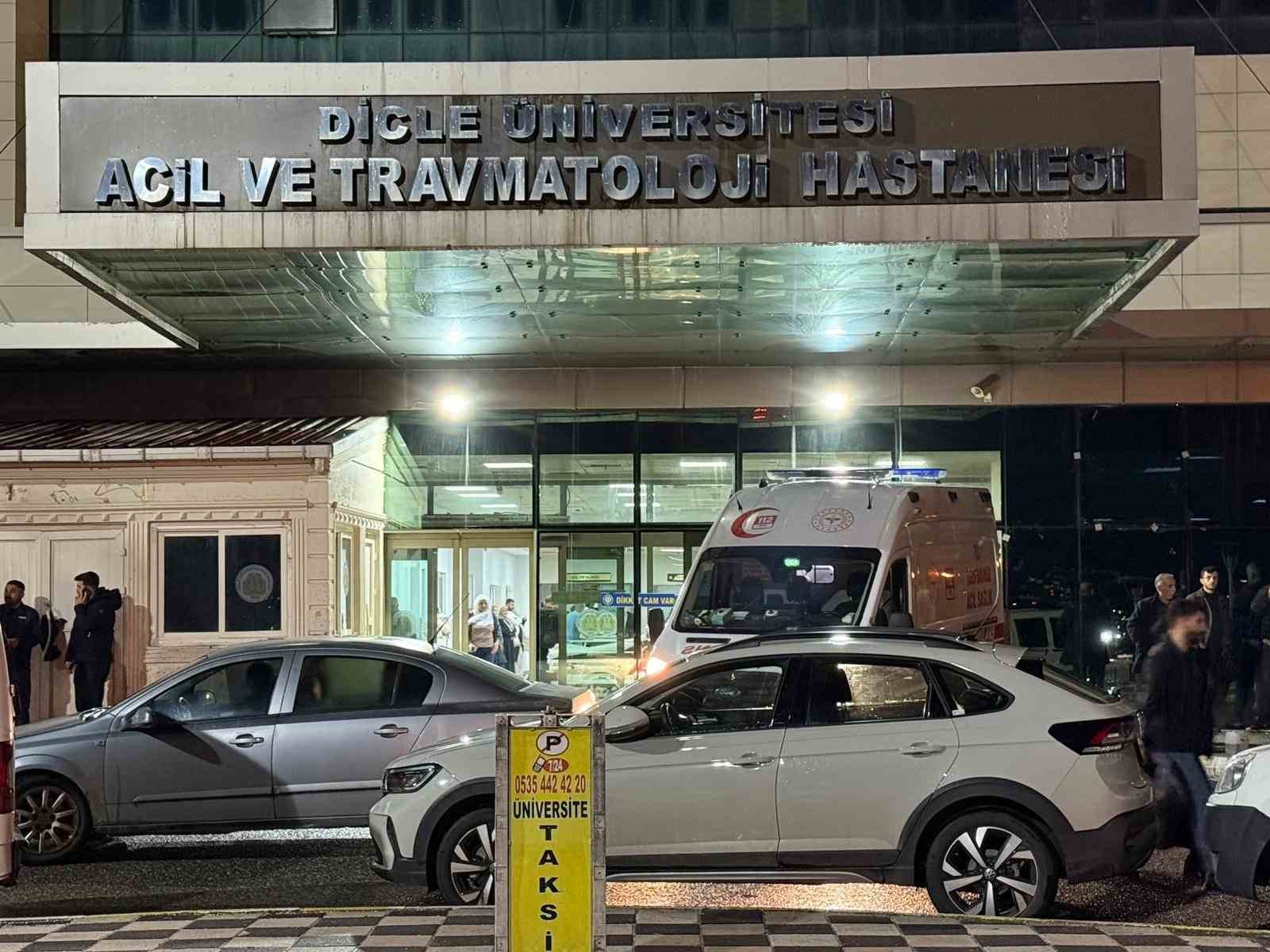 Eşi ile uygunsuz şekilde yakaladığı adama kurşun yağdırdı: 1 &ouml;l&uuml;, 1 yaralı
