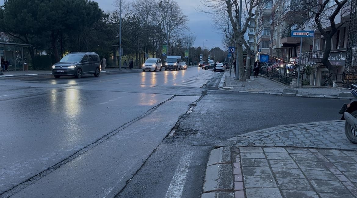 Tekirdağ&rsquo;da otomobille &ccedil;arpışan motosikletlinin yaralandığı kaza kamera
