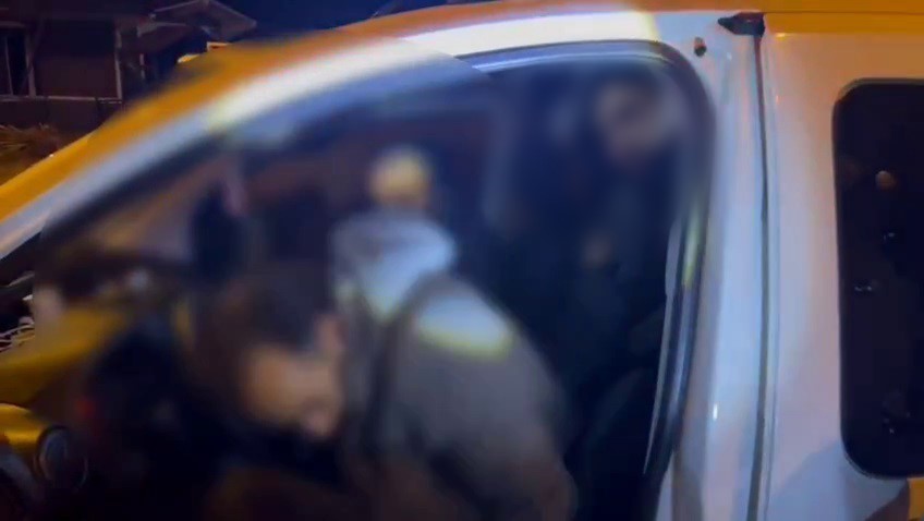 G&ouml;&ccedil;menleri tıka basa taşırken yakayı ele veren insan tacirine 102 bin TL ceza
