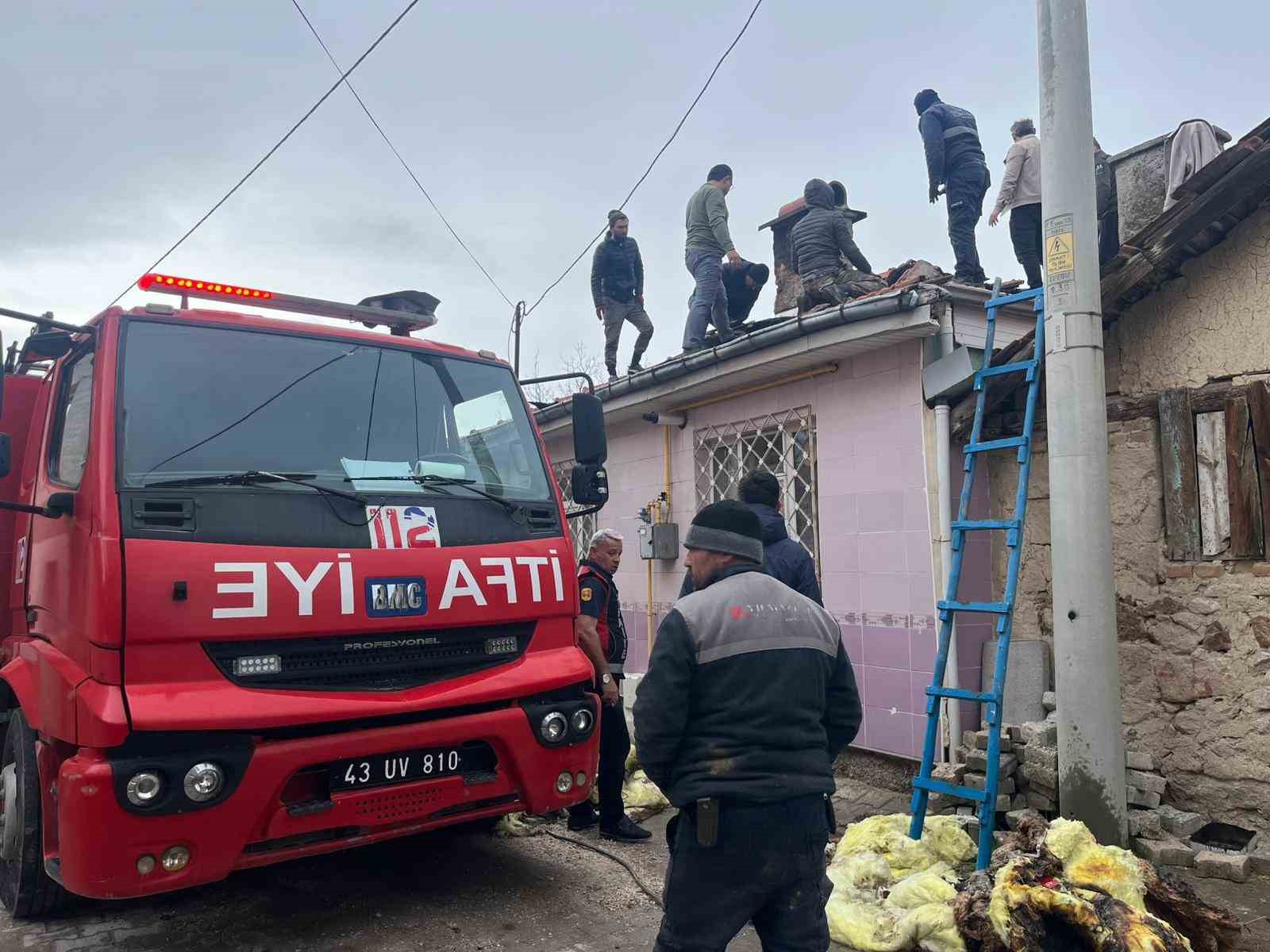 Tavşanlı&rsquo;da tek katlı evde yangın
