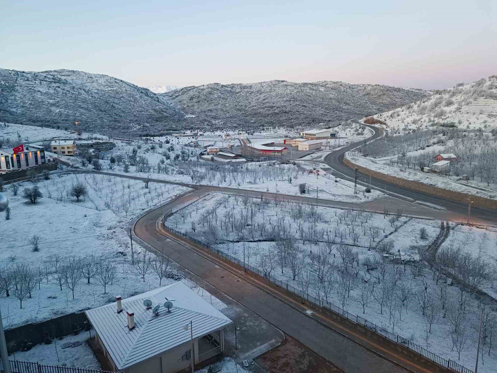Konya’nın Hadim ilçesi beyaza büründü