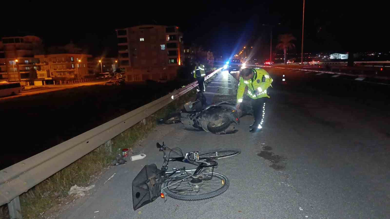 Motosiklet ile bisiklet &ccedil;arpıştı: 2 ağır yaralı
