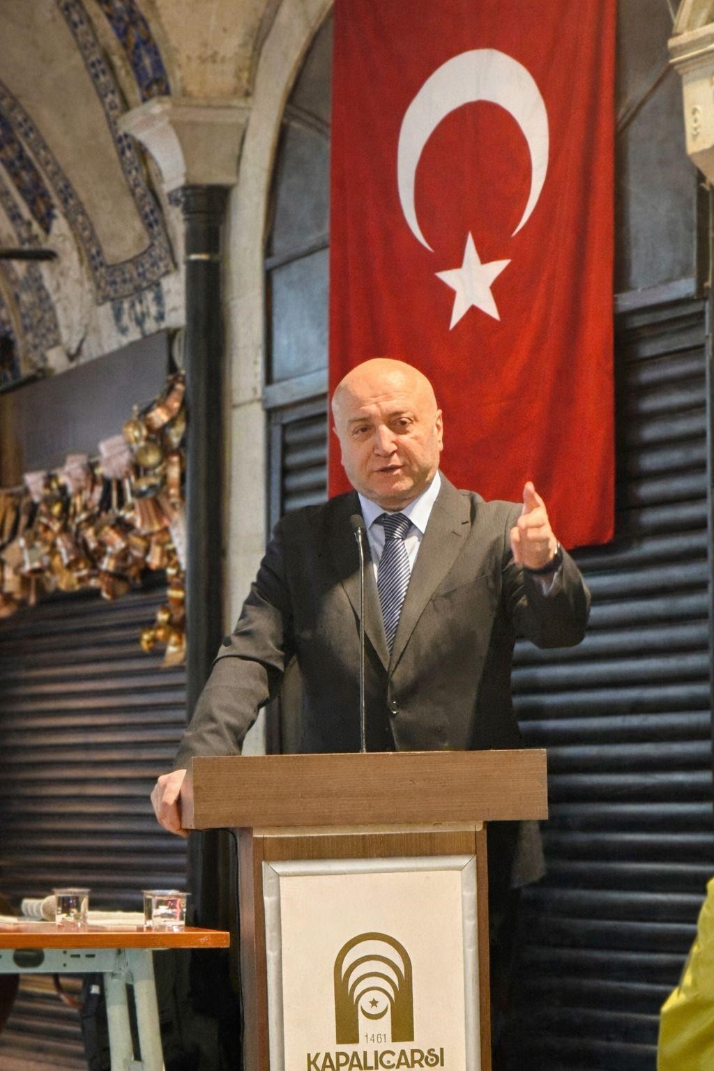 Kapalı&ccedil;arşı&rsquo;da başkanlık se&ccedil;imi yapıldı: İlhami Yazıcı başkan se&ccedil;ildi
