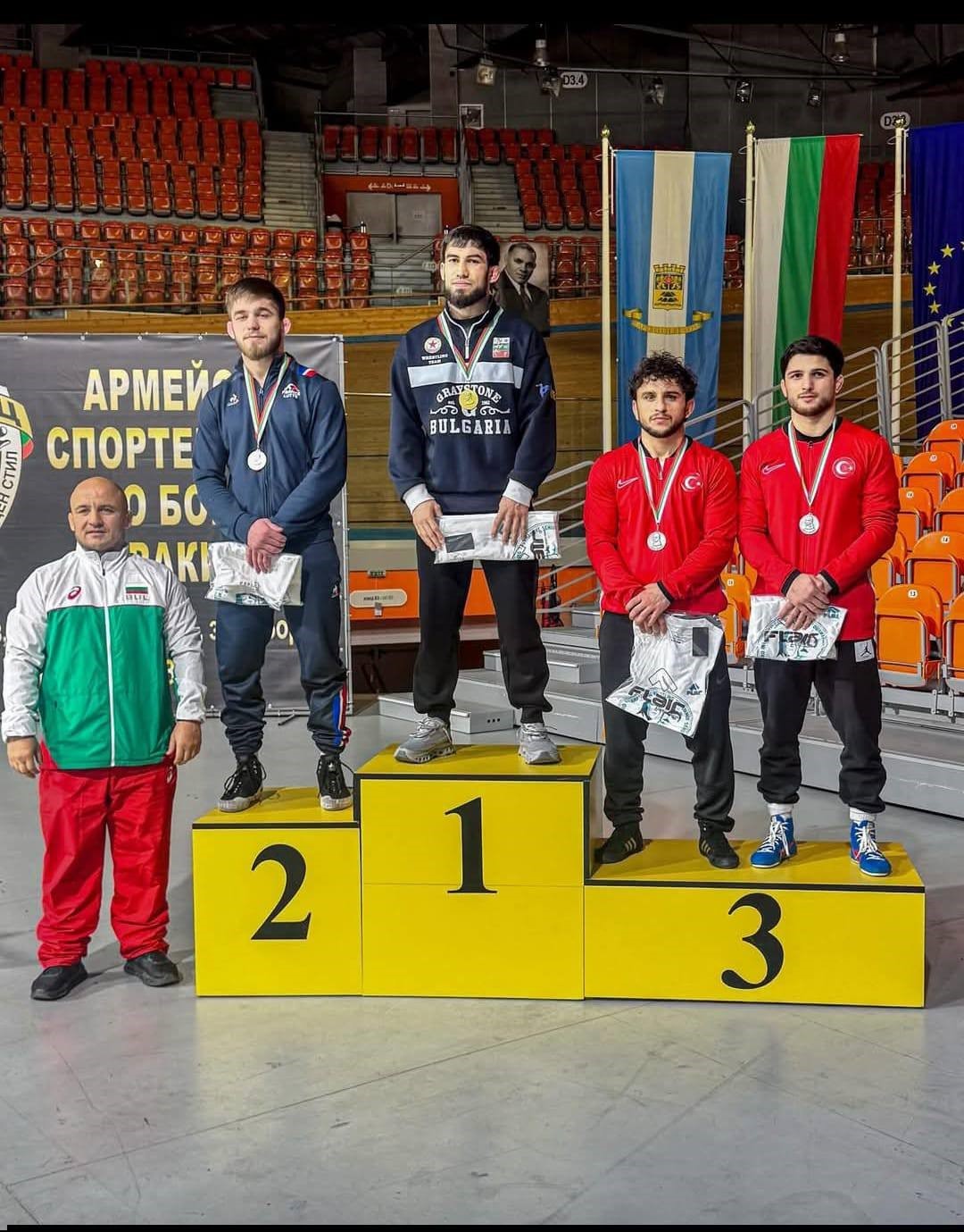 Erzincanlı g&uuml;reş&ccedil;iler Bulgaristan&rsquo;da madalya kazandı
