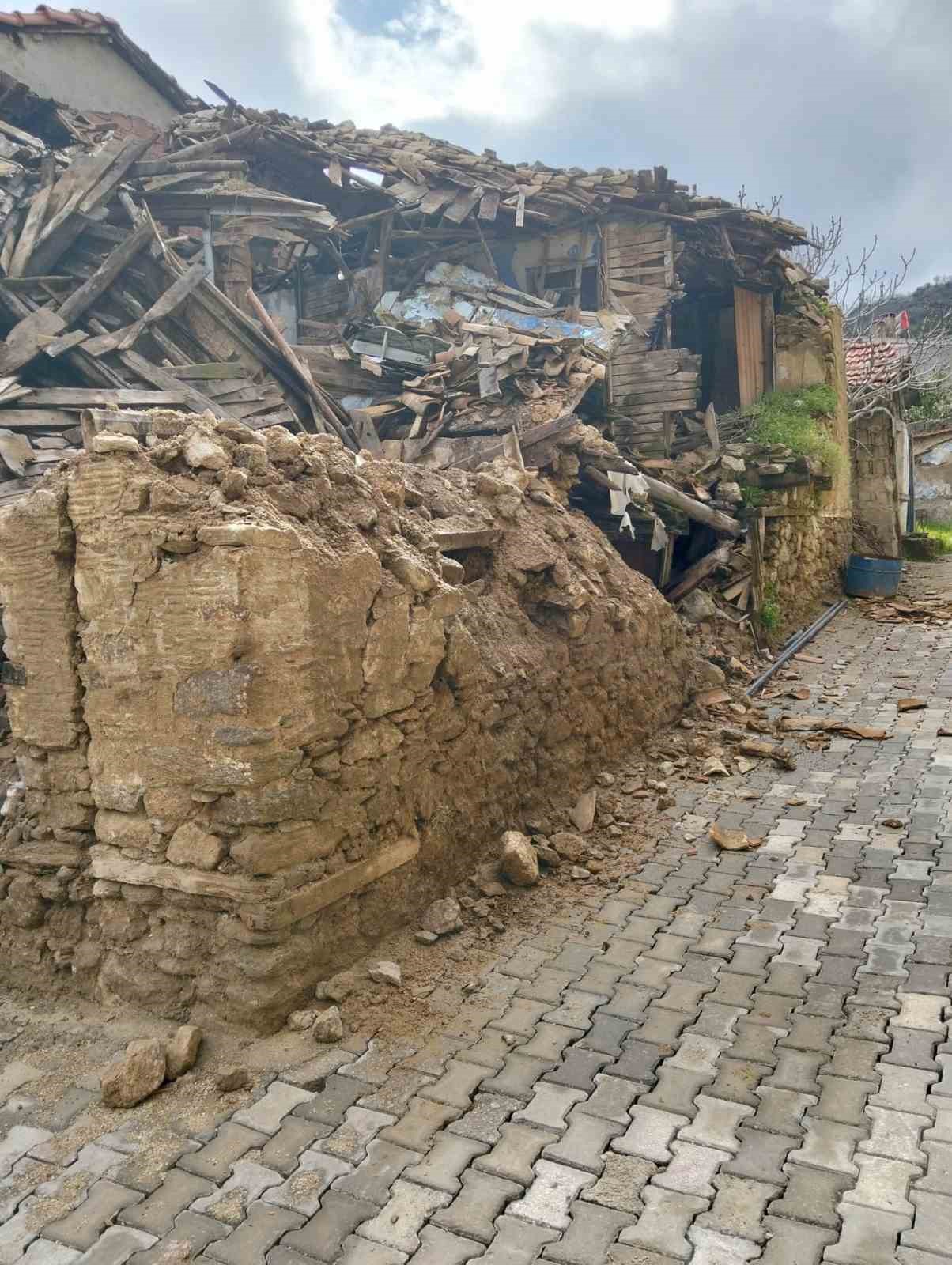 Denizli&rsquo;de metruk ev &ccedil;&ouml;kt&uuml;
