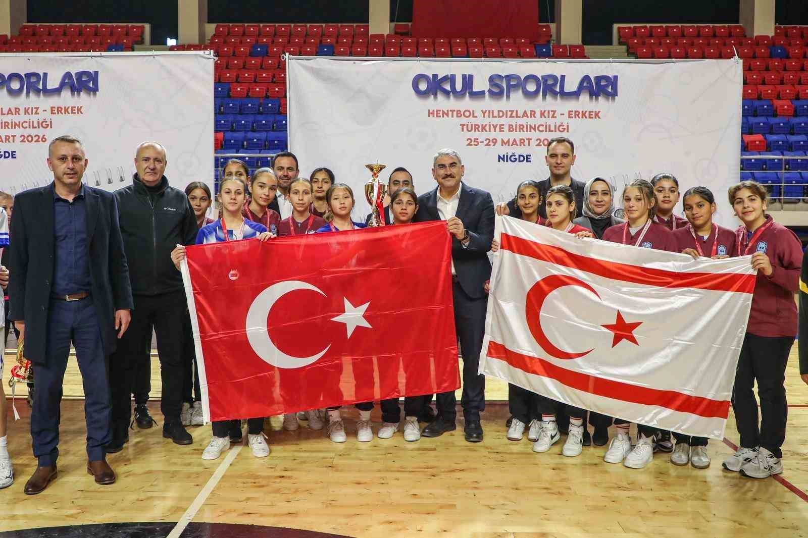 Niğde&rsquo;de hentbol ş&ouml;leni b&uuml;y&uuml;k heyecanla sona erdi
