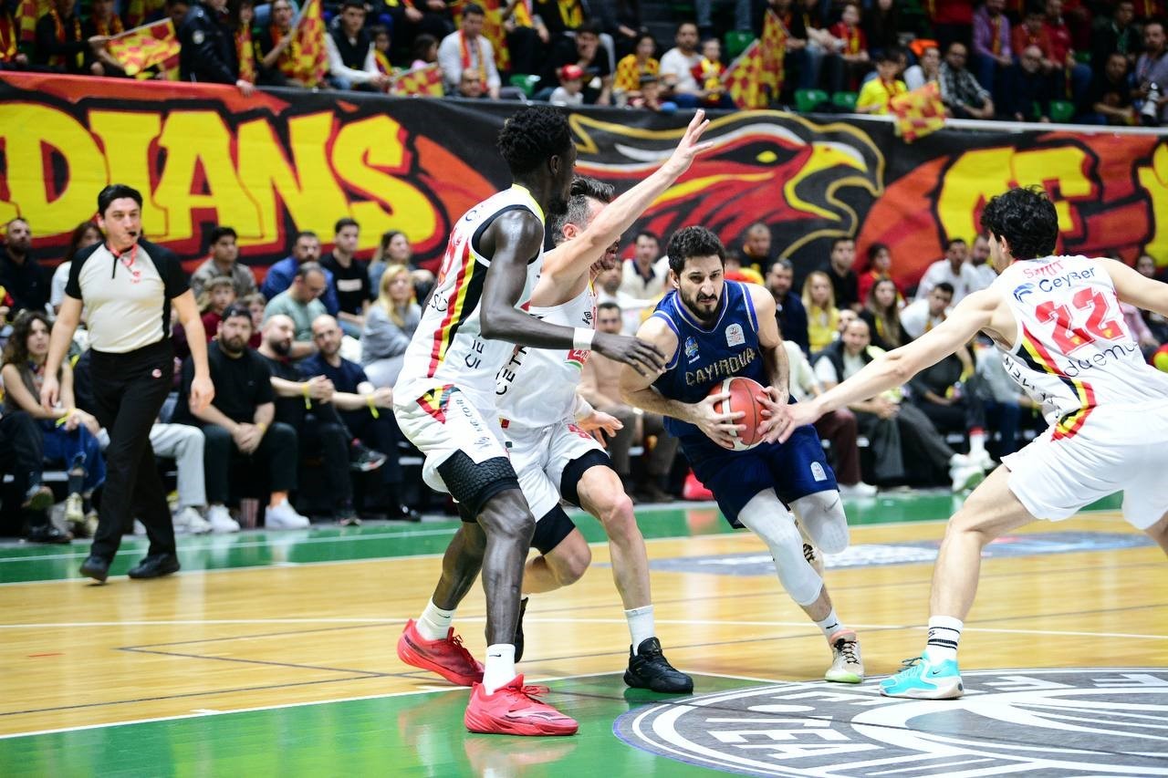 &Ccedil;ayırova Belediyesi G&ouml;ztepe deplasmanından galibiyetle d&ouml;nd&uuml;
