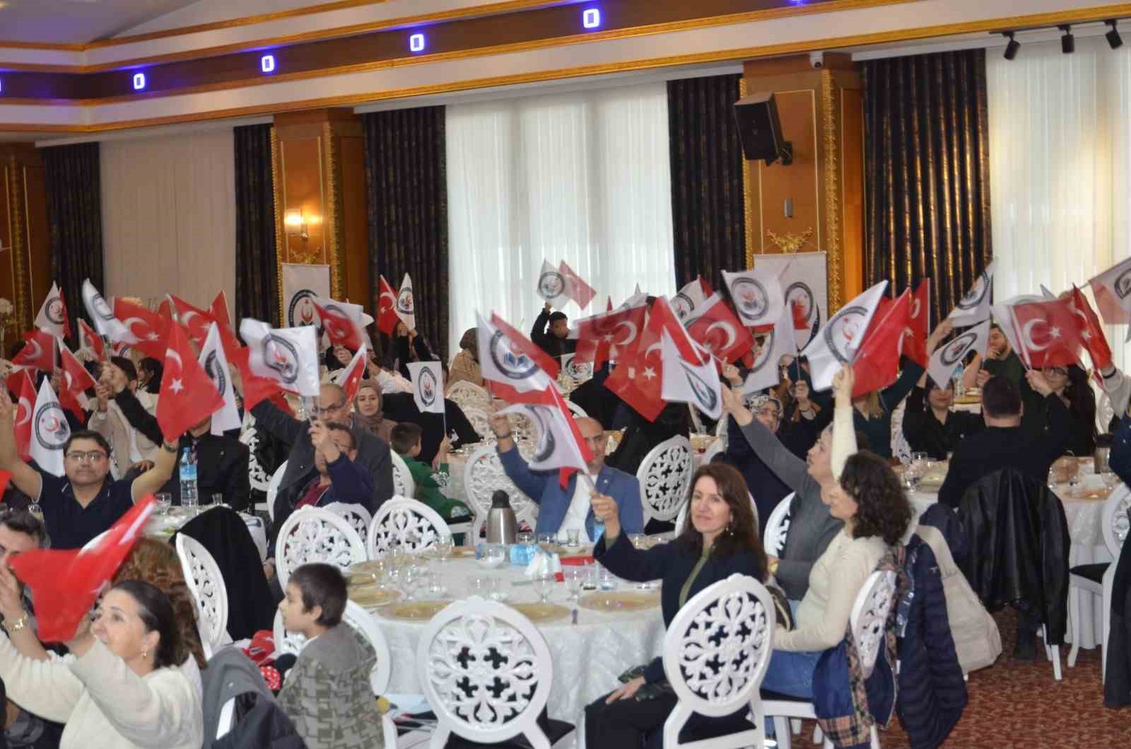 Devlet Memurları Eğitim Sendikası b&uuml;y&uuml;yor
