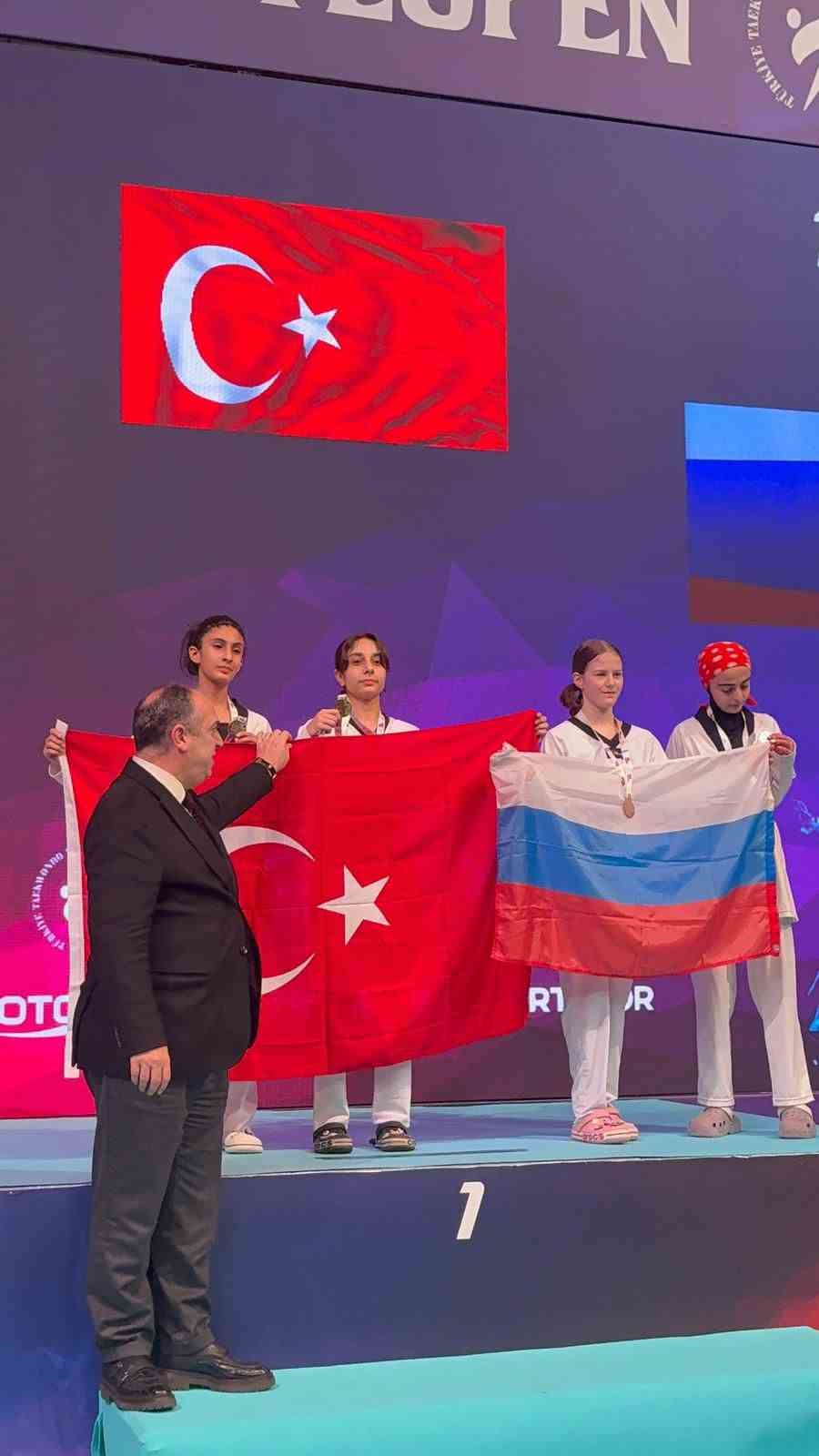 Mardin&rsquo;in gururu d&uuml;nya sahnesine &ccedil;ıkıyor
