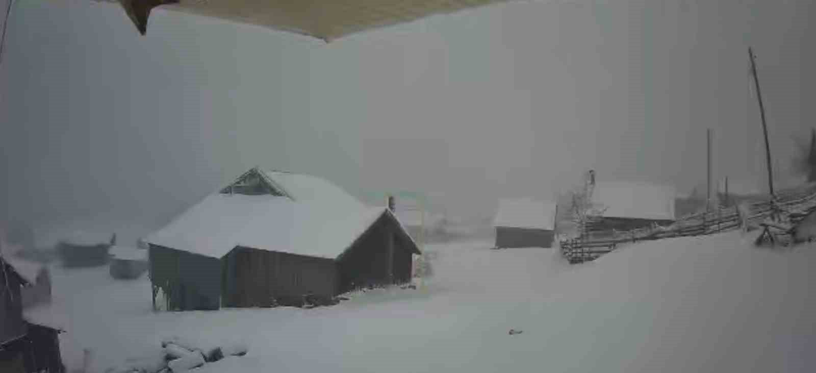 Sakarya&rsquo;nın y&uuml;ksek kesimleri beyaz &ouml;rt&uuml;yle kaplandı
