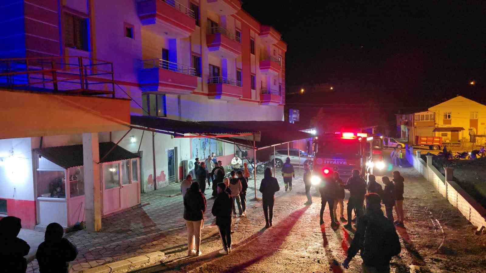 Vezirk&ouml;pr&uuml;&rsquo;de korkutan yangın: 25 &ouml;ğrenci tahliye edildi
