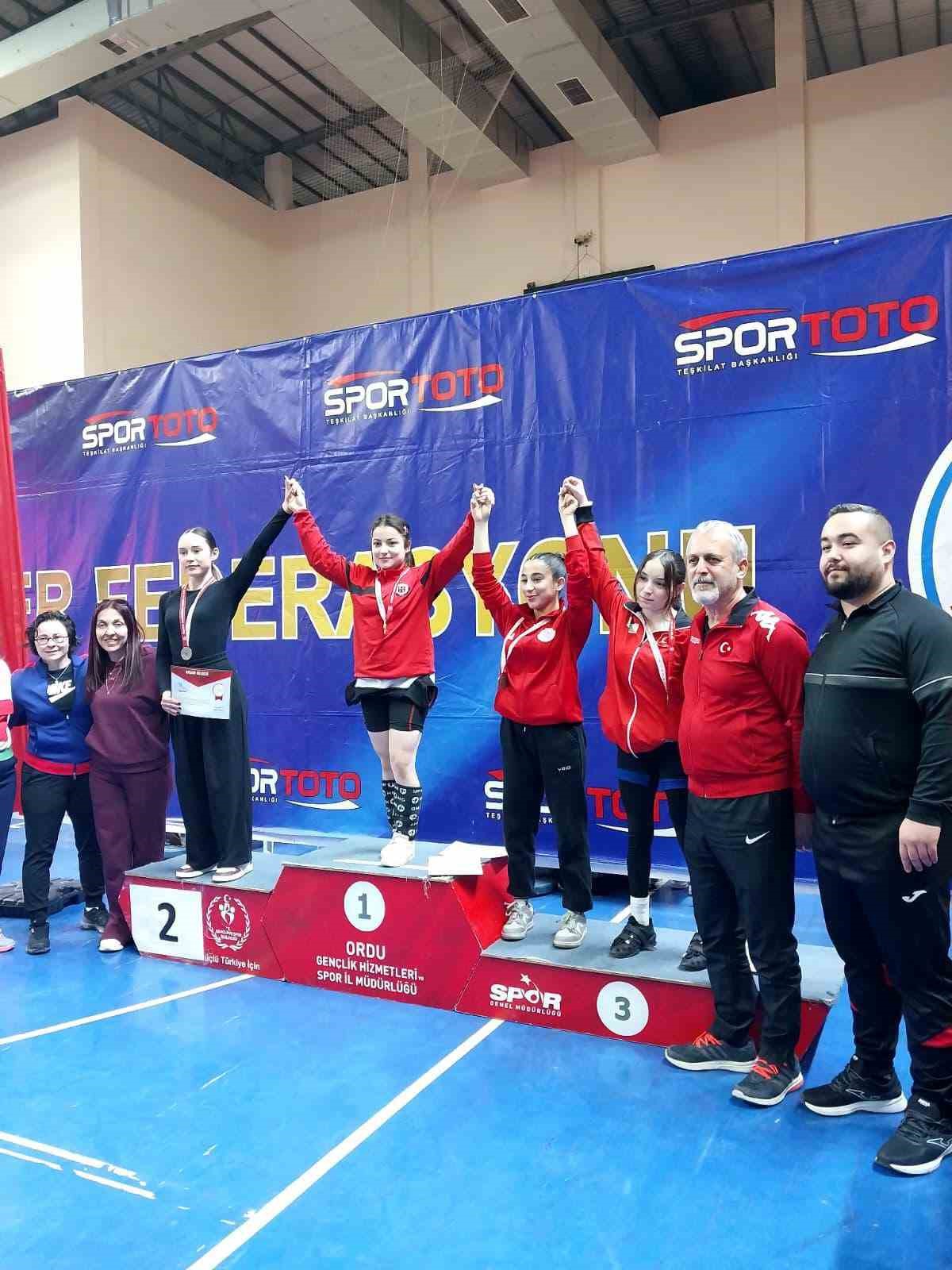 Bilecikli sporcu T&uuml;rkiye ikincisi oldu
