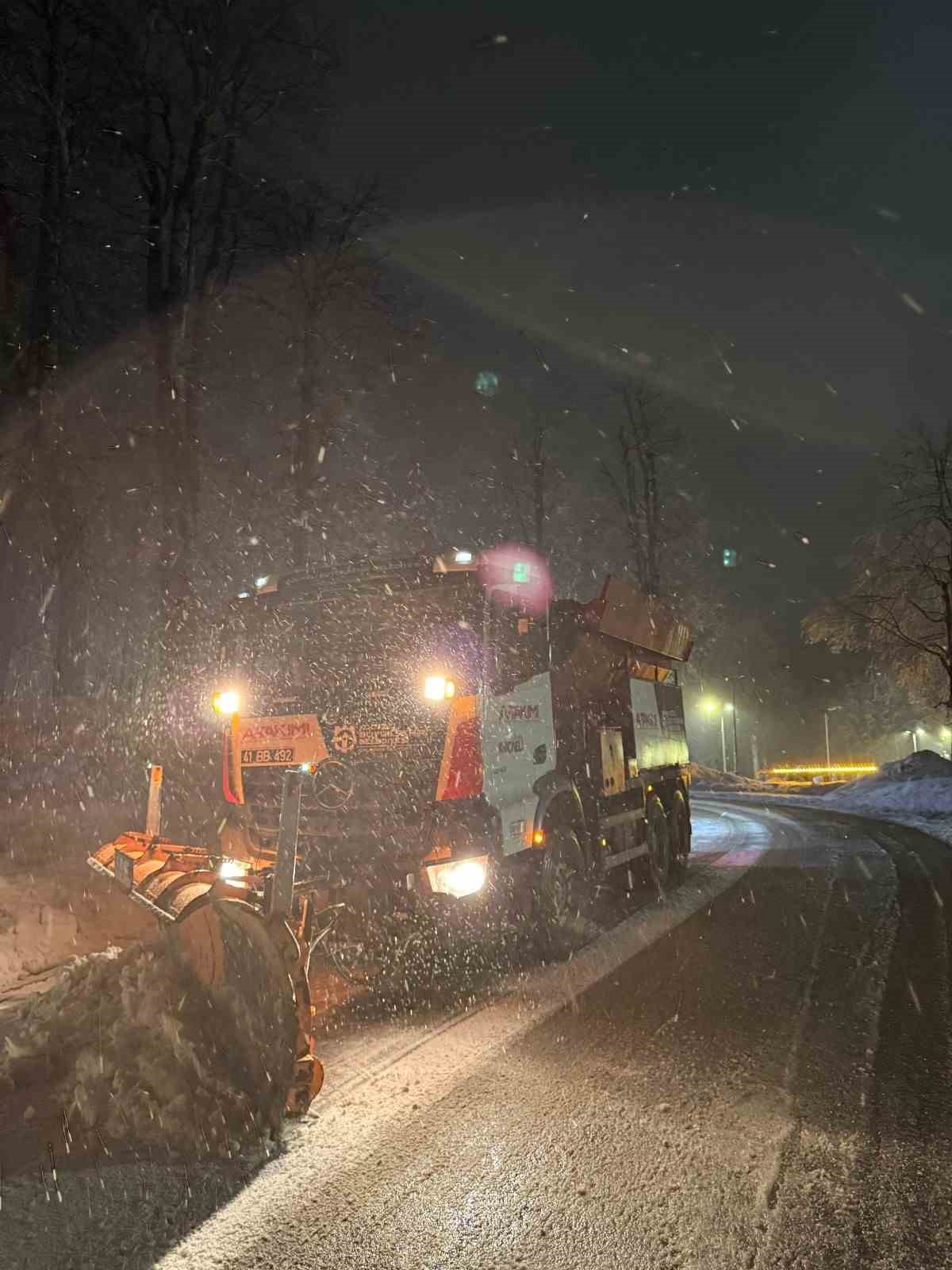 Nisan öncesi Kartepe’de kar sürprizi