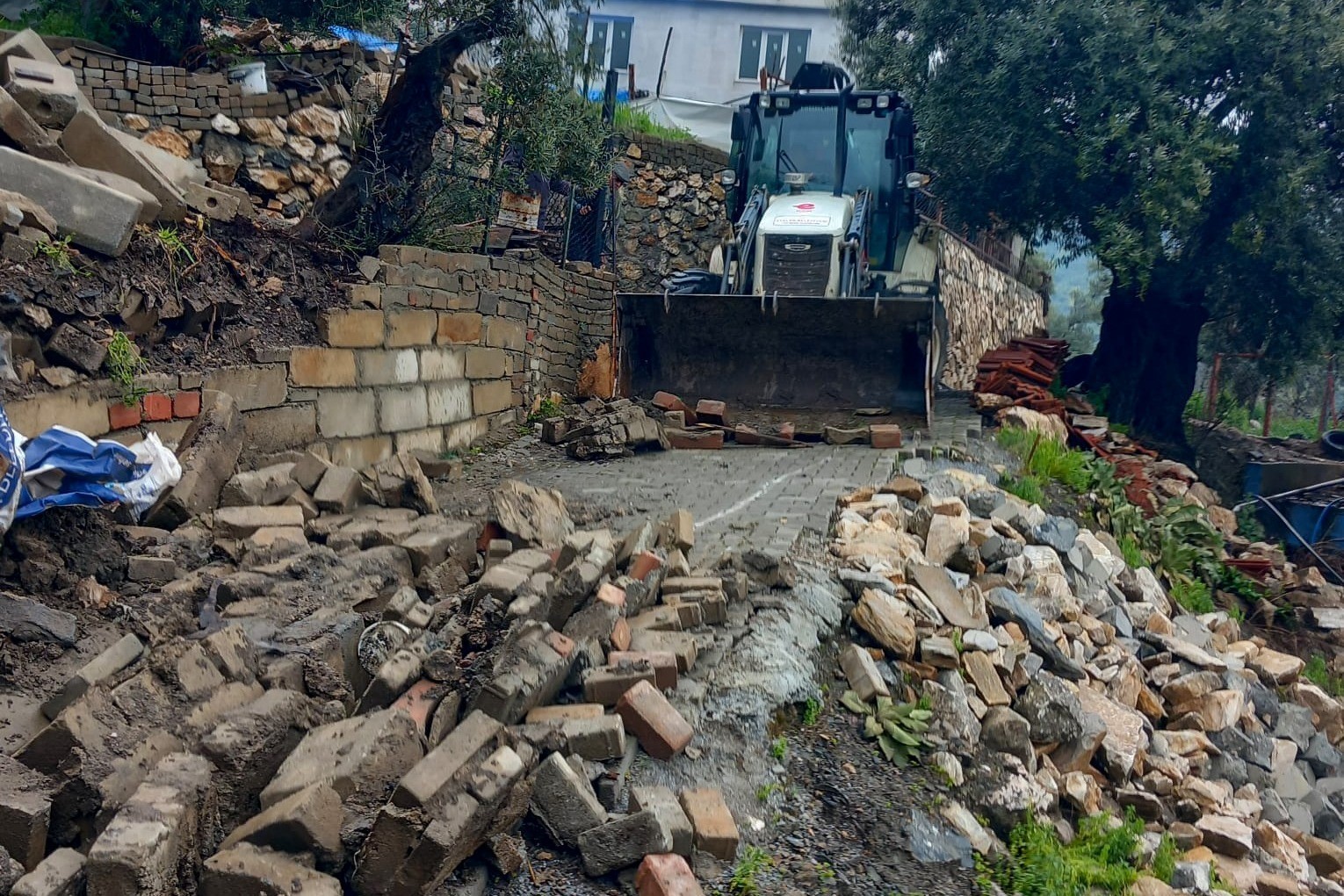 Efeler Belediyesi ekiplerinden &rsquo;ulaşım&rsquo; seferberliği
