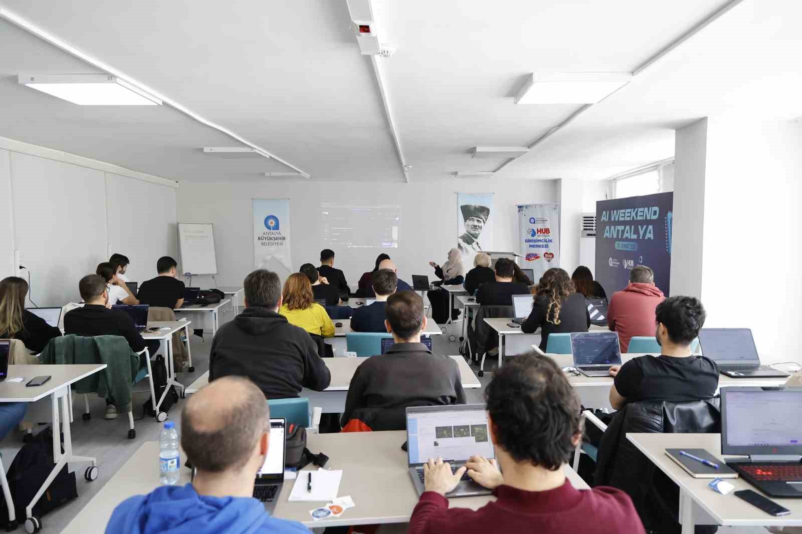 B&uuml;y&uuml;kşehir&rsquo;den teknoloji meraklısı gen&ccedil;lere yapay zeka eğitimi
