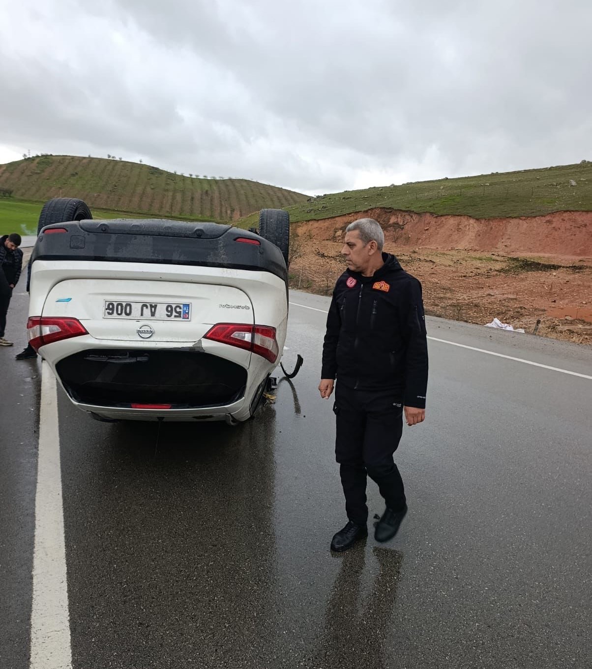 Siirt&rsquo;te kontrolden &ccedil;ıkan ara&ccedil; takla attı

