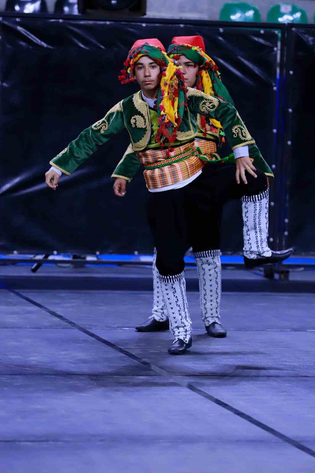 Denizli&rsquo;de halk oyunları ş&ouml;leninde finalistler belli oldu
