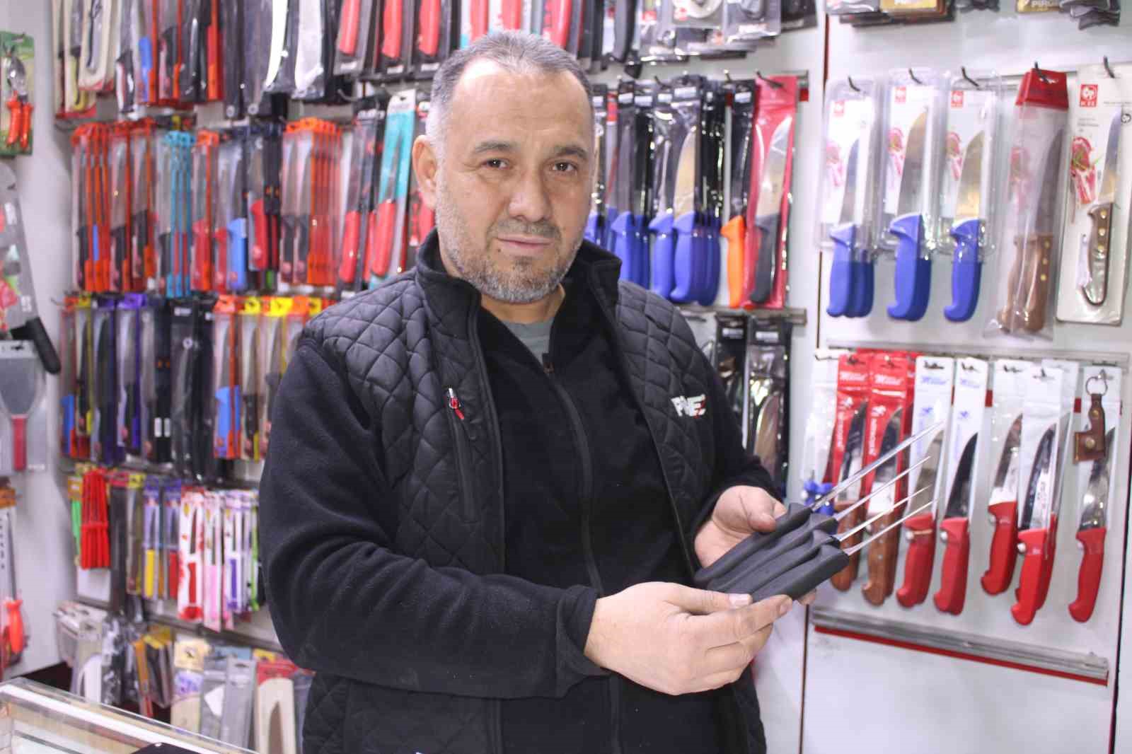 Fileto bıçakları elinde yeniden şekilleniyor