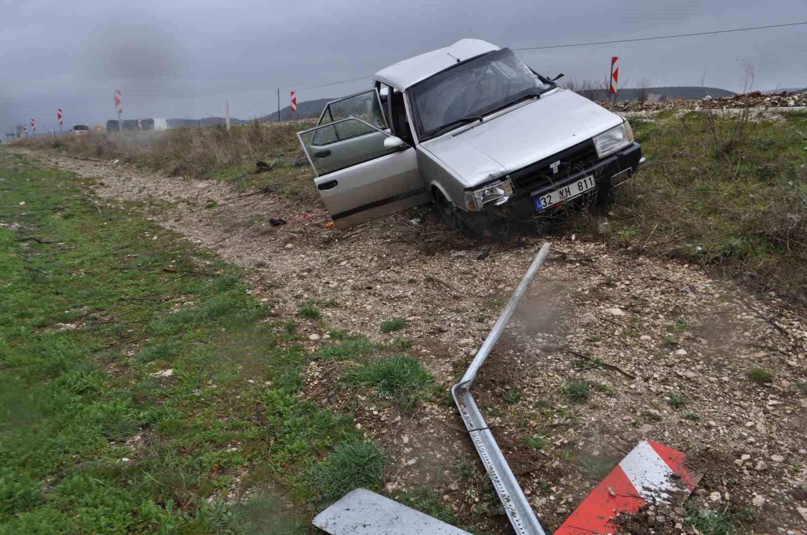 Alman turistin kullandığı karavanla otomobil &ccedil;arpıştı: 1&rsquo;i ağır 3 yaralı
