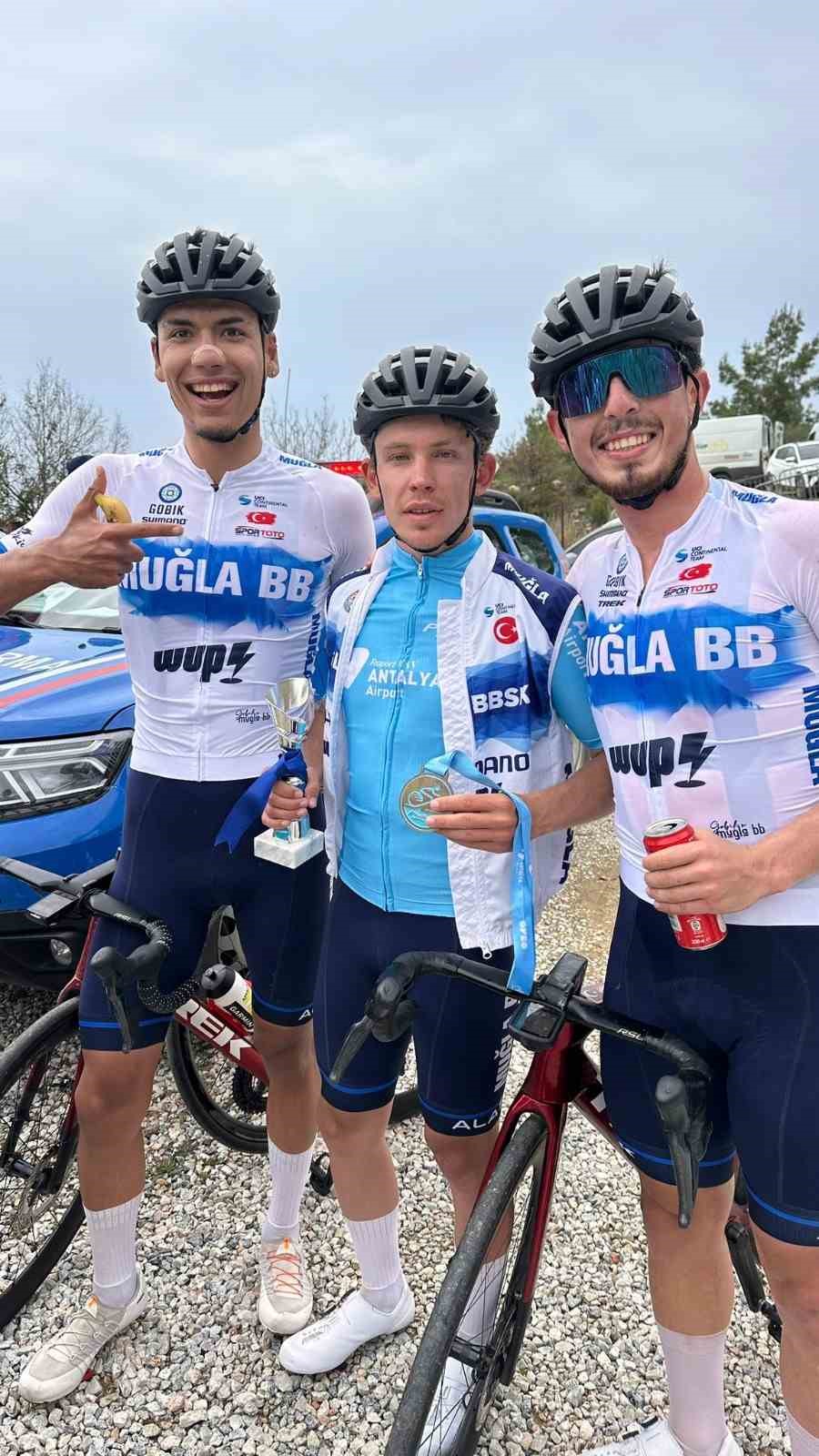 Muğla B&uuml;y&uuml;kşehir Belediyesi Bisiklet Takımı Alanya&rsquo;da birincilik k&uuml;rs&uuml;s&uuml;ne &ccedil;ıktı
