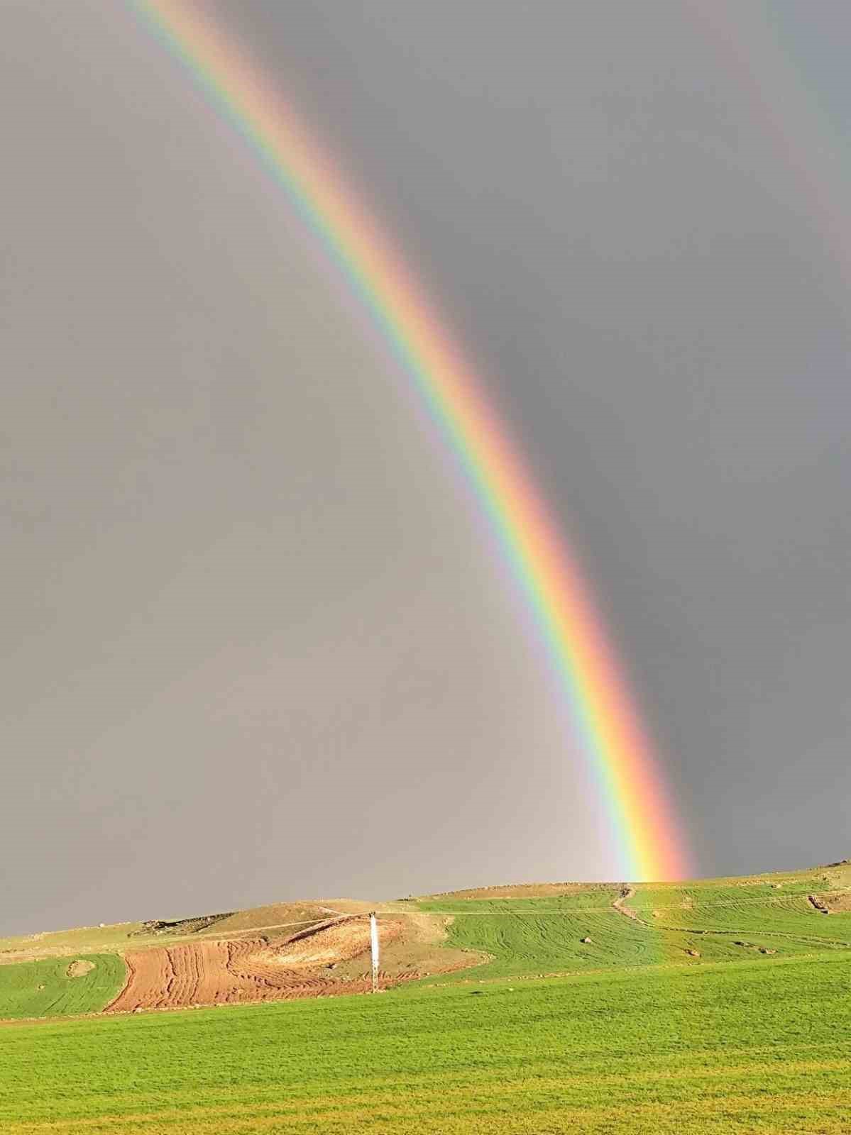 Siirt&rsquo;te sağanak sonrası oluşan g&ouml;kkuşağı hayran bıraktı
