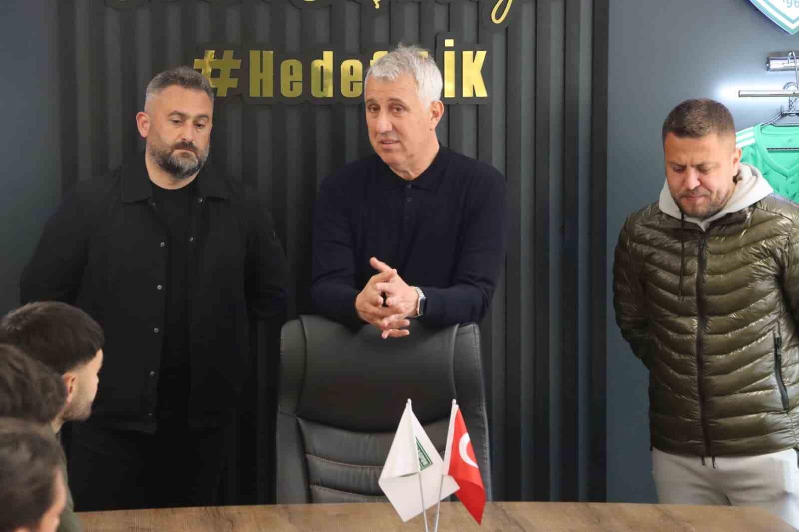 Teknik Direktör Durmuş, gözyaşlarını tutamadı