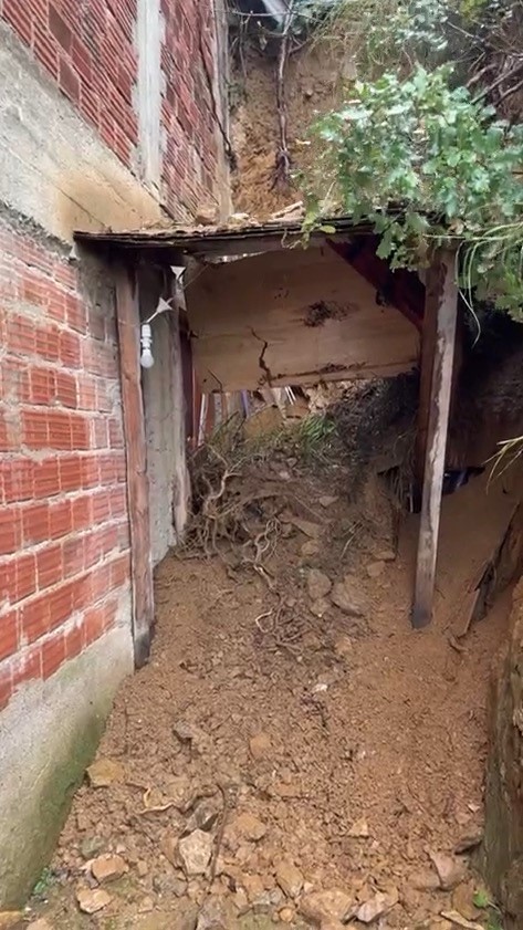 Bursa&rsquo;da toprak kayması paniği
