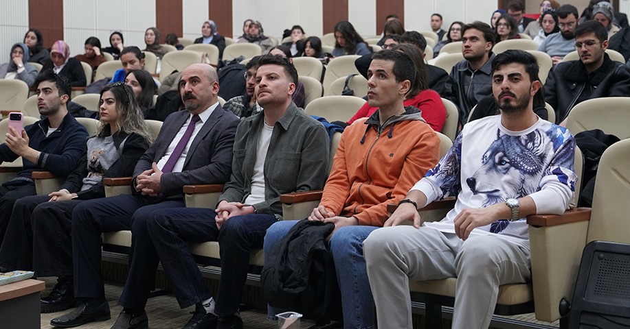 IV. ulusal ET&Uuml; psikoloji &ouml;ğrenci zirvesi "Terapi odasının kapıları aralanıyor" temasıyla ger&ccedil;ekleştirildi
