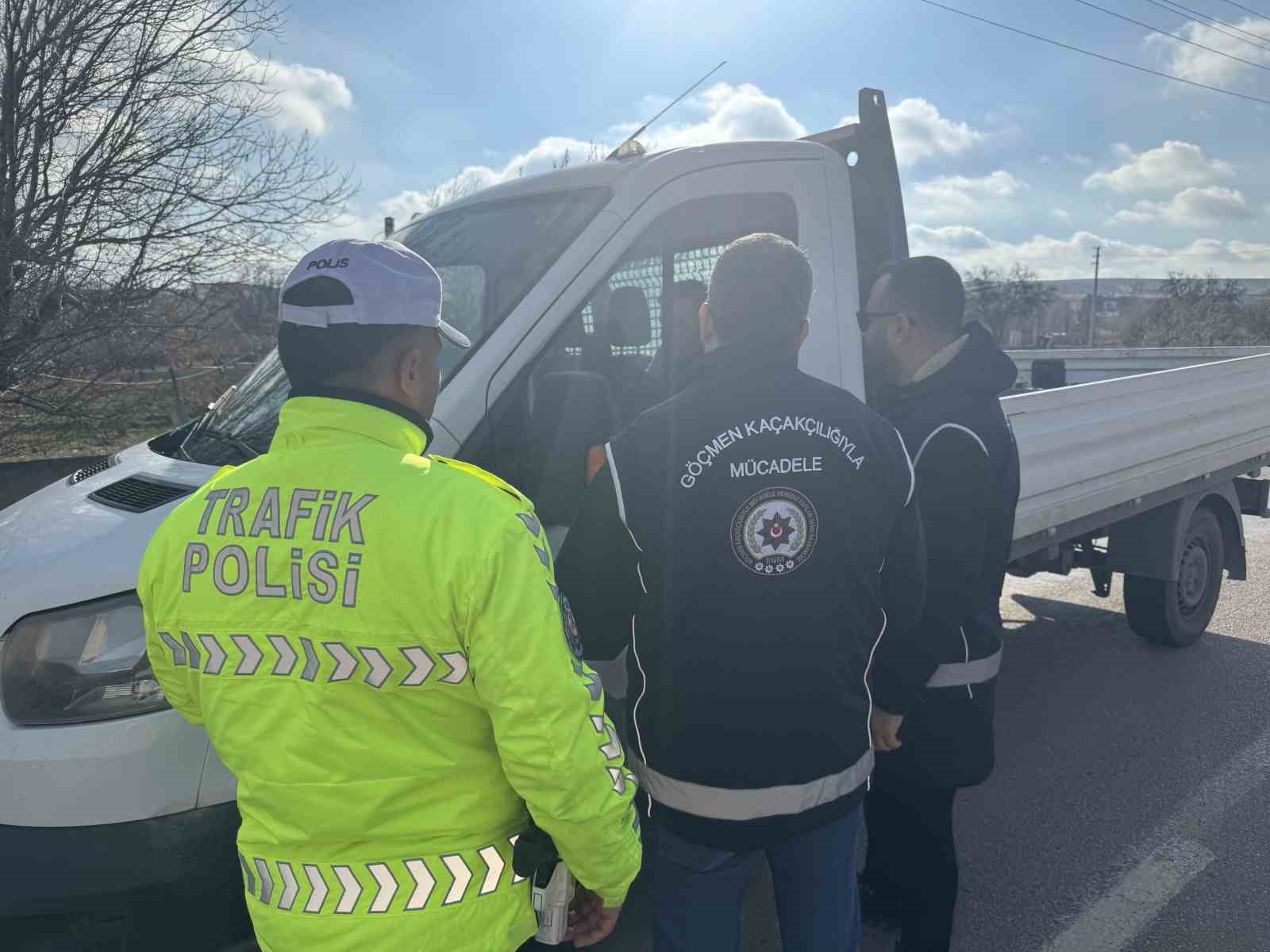 Kırşehir&rsquo;de 14 d&uuml;zensiz g&ouml;&ccedil;men yakalandı
