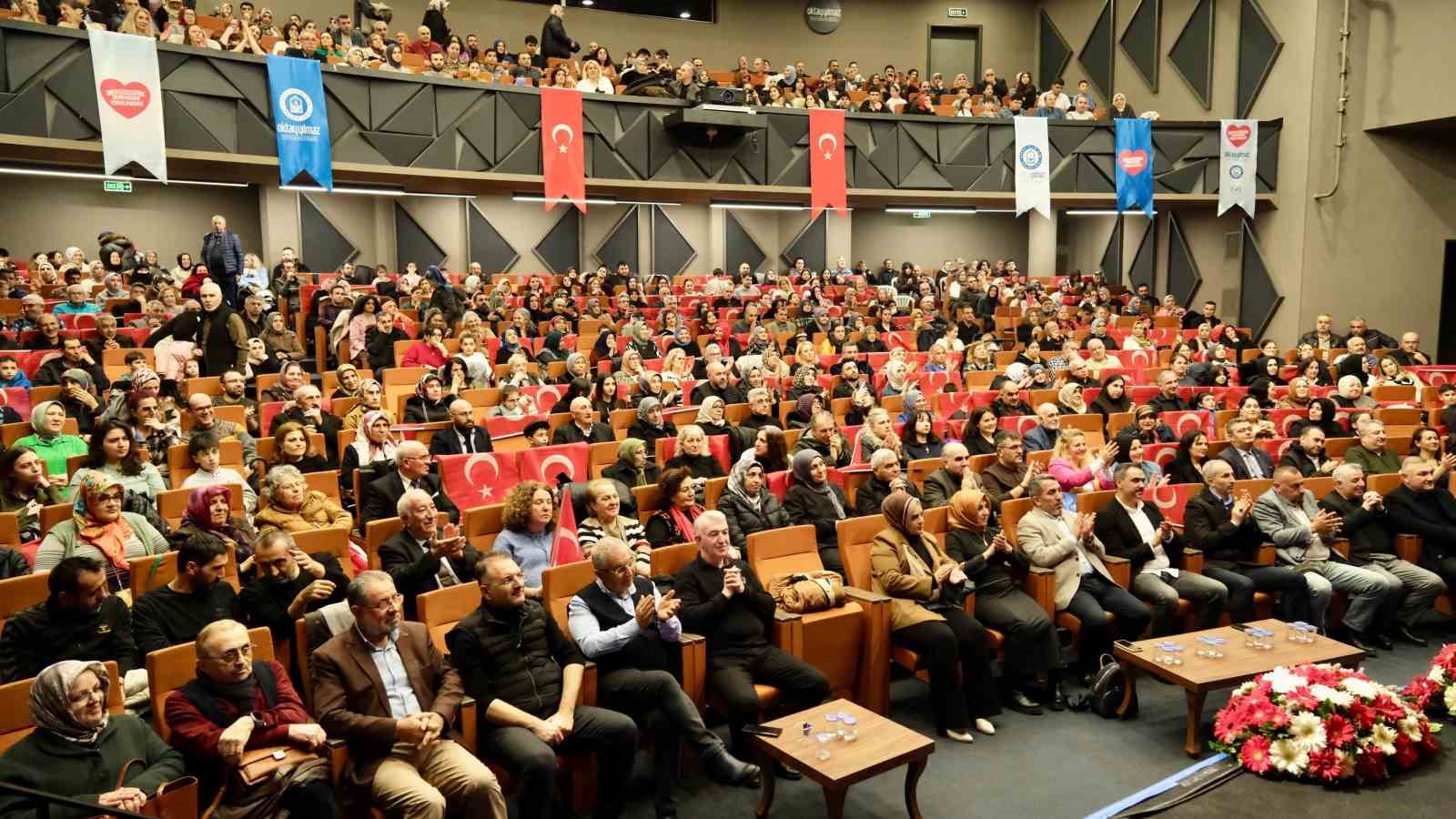 &Ccedil;anakkale ruhu t&uuml;rk&uuml;lerle yaşatıldı
