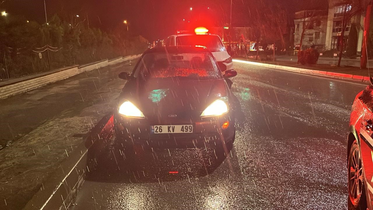 Polisten ka&ccedil;ıp yakalandı, alkolmetreyi &uuml;flemeyi de reddedince 350 bin TL ceza kesildi
