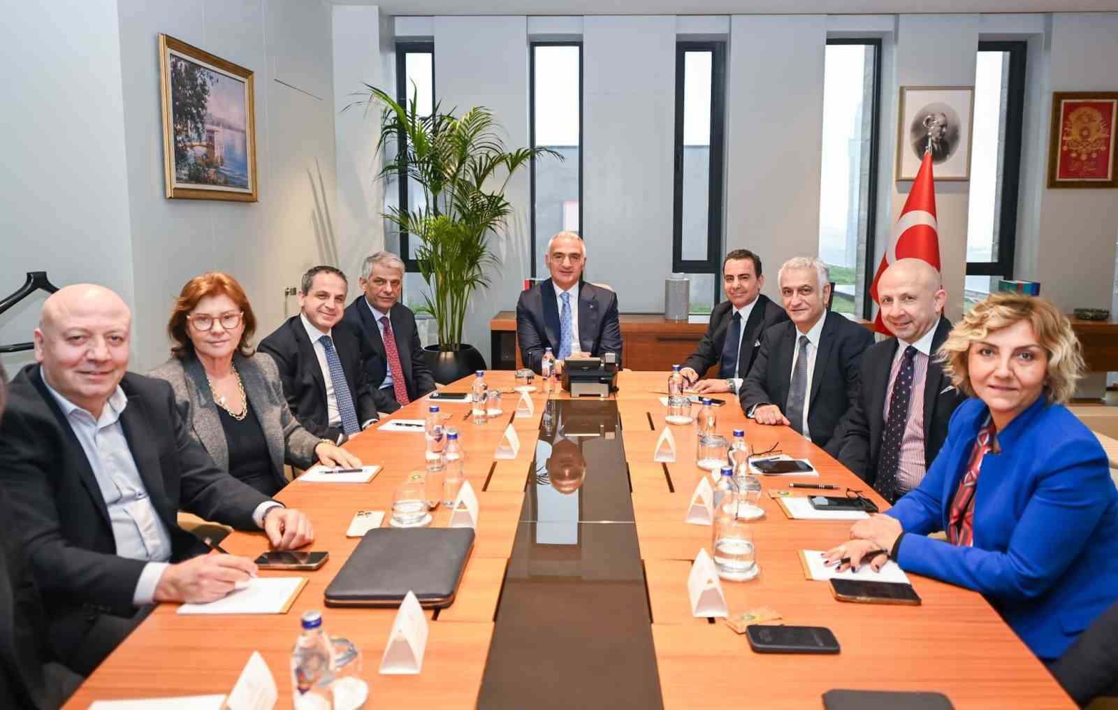 Bakan Ersoy&rsquo;dan 2026 turizmi i&ccedil;in kritik toplantı
