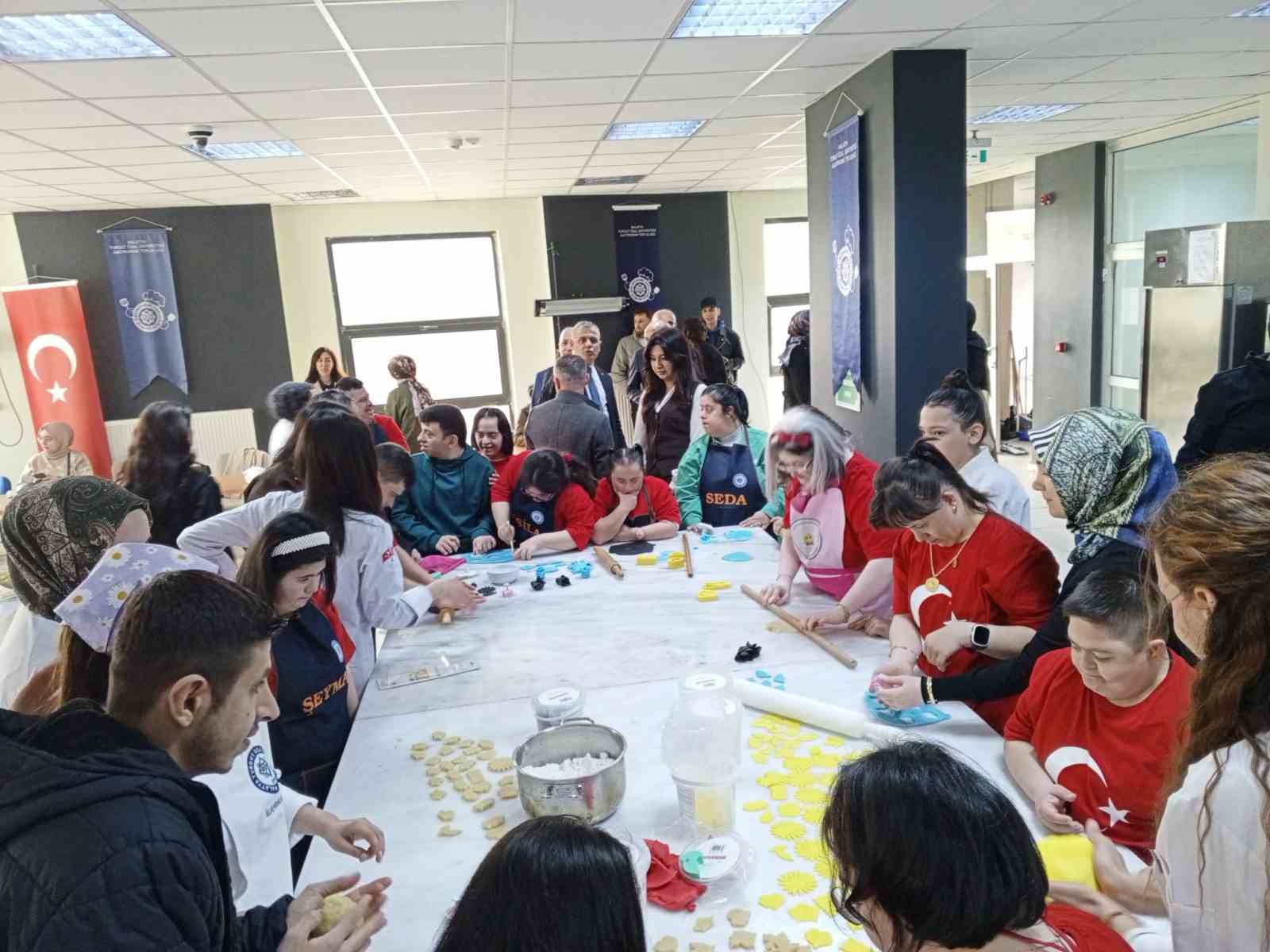 Malatya&rsquo;da down sendromlu bireyler &uuml;niversite ortamında eğitim alacak
