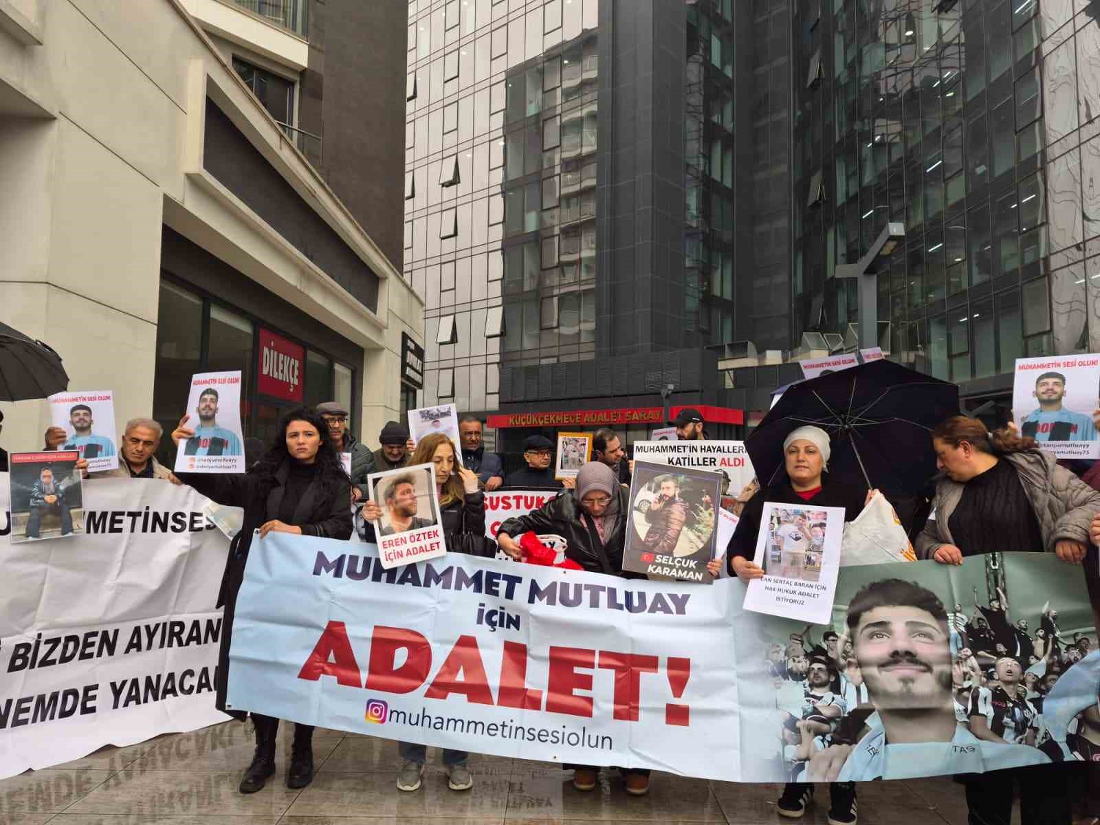 K&uuml;&ccedil;&uuml;k&ccedil;ekmece&rsquo;de serseri kurşunla &ouml;len 19 yaşındaki Muhammet&rsquo;in davasında sanıklar ilk kez hakim karşısında

