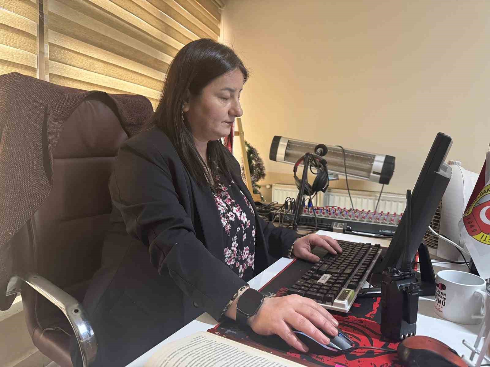 İHA muhabiri hem işini yaptı hem de en &ccedil;ok kitap okuyarak &ouml;d&uuml;llendirildi
