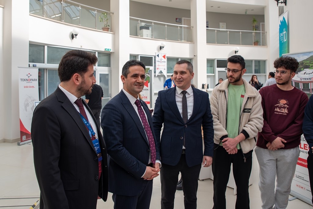 OM&Uuml;&rsquo;de "&Ccedil;ay Saatinde Buluşma" etkinliği
