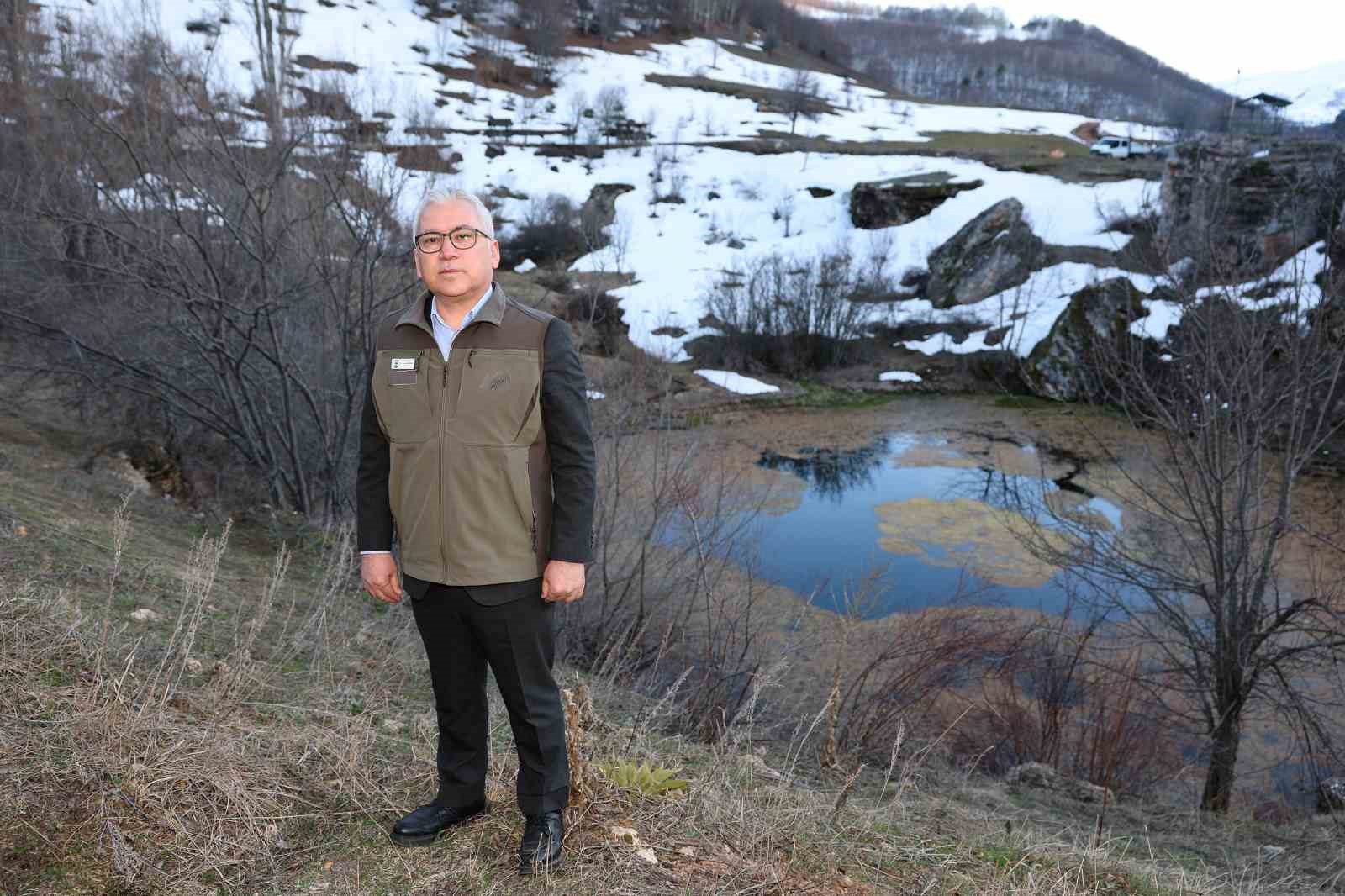 Tabiat Parkı ilan edilen Dipsiz Göl Şelalesi ziyaretçilerini bekliyor