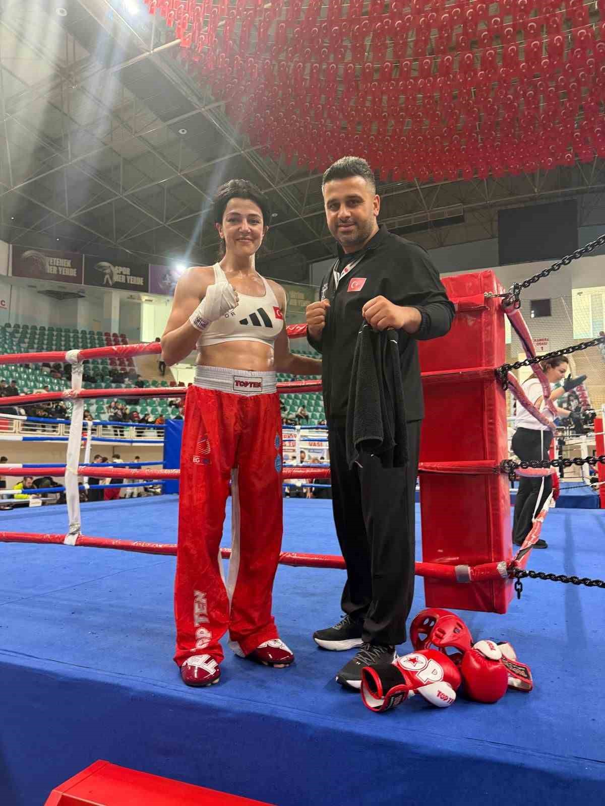 Bağcılar Belediyesi personeli, Kick Boks&rsquo;ta T&uuml;rkiye şampiyonu oldu
