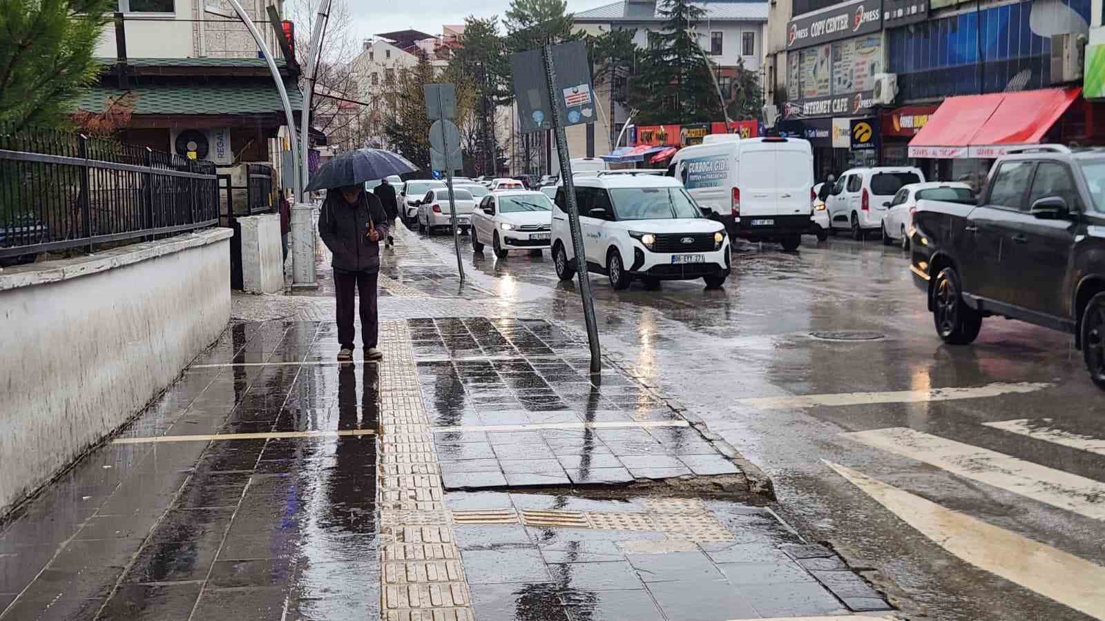 Tunceli&rsquo;de sağanak hayatı olumsuz etkiledi

