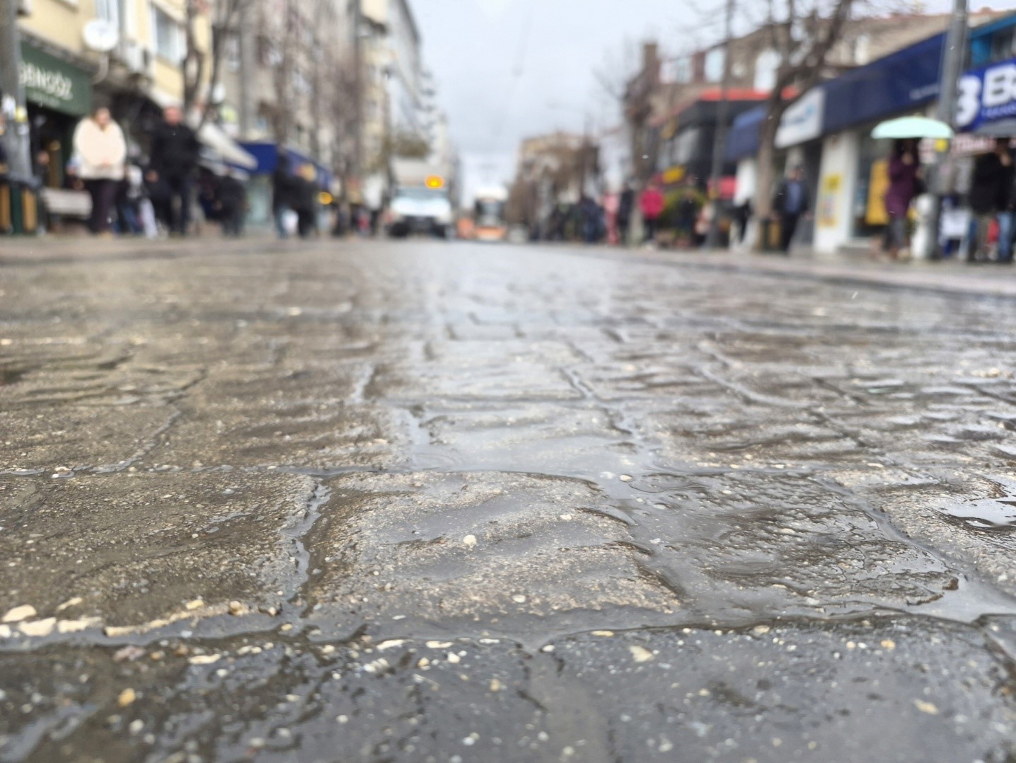 Eskişehir&rsquo;de sağanak yağış etkili oldu
