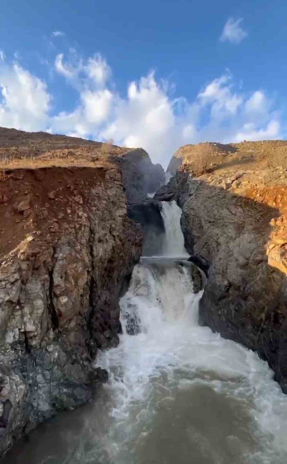 Elazığ’da yağışlar sonrası şelale coştu