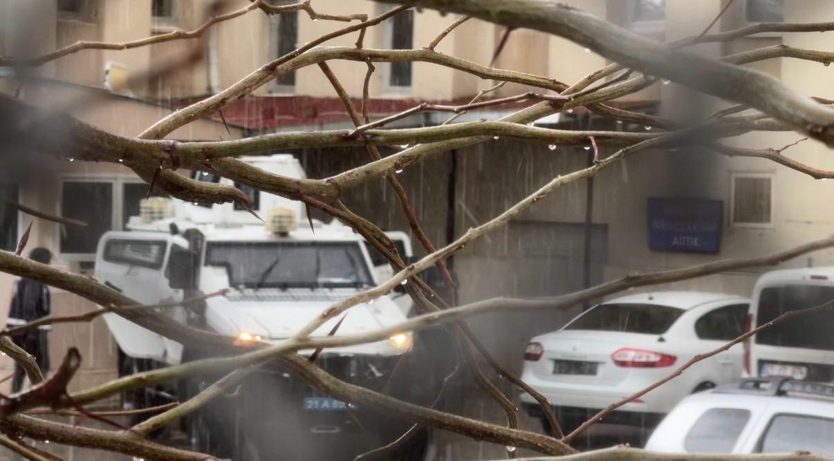 Eşini öldürüp, kuzenini ağır yaralayan şahıs mahkemeye sevk edildi