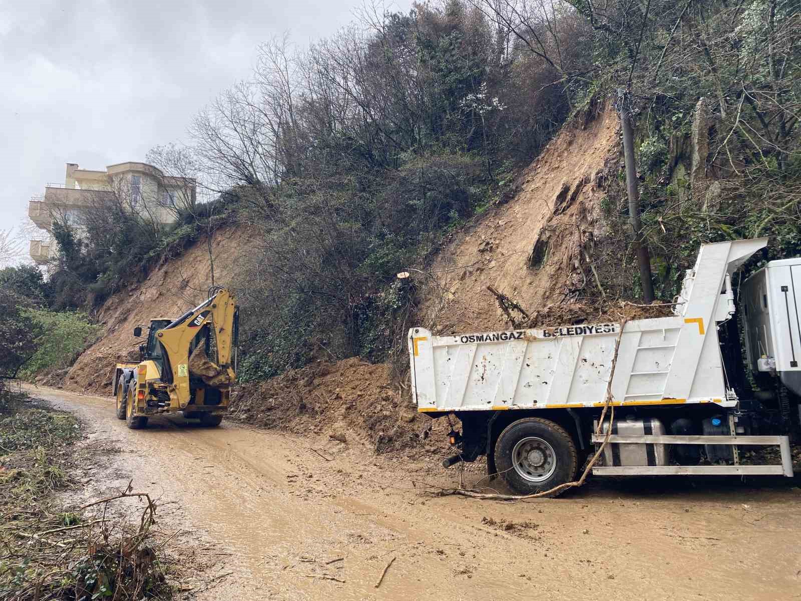 Bursa’da toprak kayması paniği